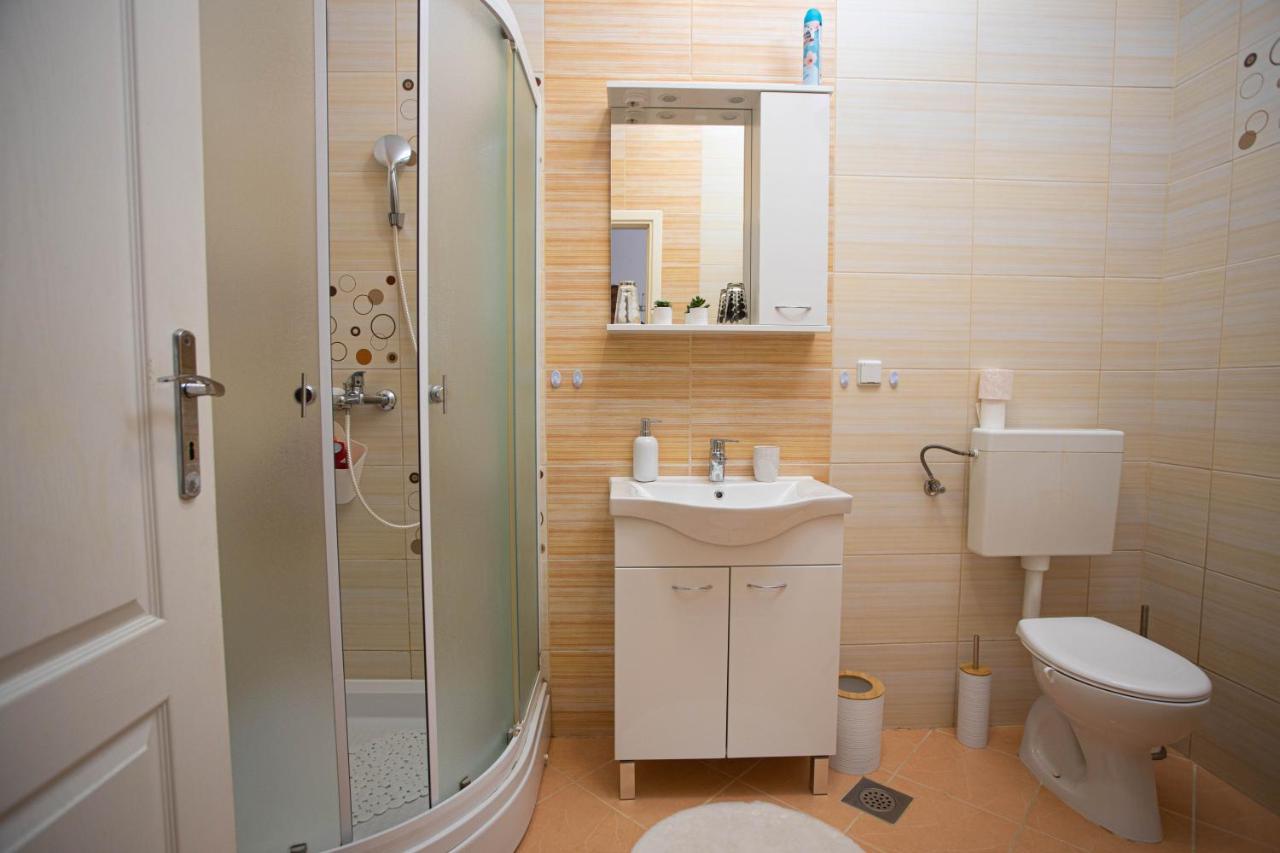 Apartman Gundulic Vinkovci Exteriör bild